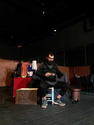 ÜÇ YAŞAM BİR ÖYKÜ